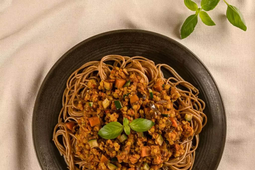 voll&ganz gesunde Fertiggerichte Produkt Linsenbolognese